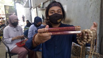 Berasal dari Surga, Gelang dan Tasbih Kayu Gaharu Ini Dihargai Sangat Mahal