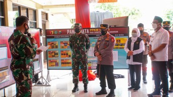 Kunjungi Sidoarjo Panglima TNI dan Kapolri Berharap Vaksinasi Dipercepat