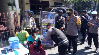 Percepat Program Vaksinasi, Polresta Sidoarjo Langsung Jemput Bola ke Desa