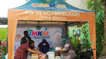Pelaku UMKM Desa Ngampelsari Candi Terpanggil Ikut Bantu Warga Isoman