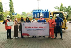 Subholding Gas Bersinergi Serahkan Bantuan 50 Tabung Oksigen ke RS UGM