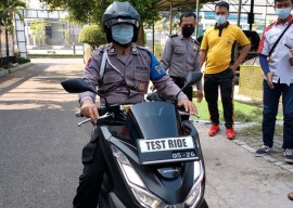 Konsumen Setia Honda Asal Magetan Menangkan Undian Hadiah 1 unit Honda PCX160 pada Program  PCX Testride Berhadiah