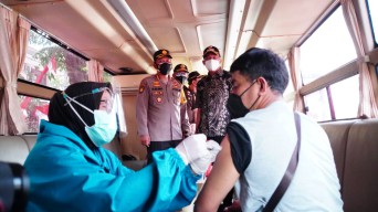 Percepat Vaksinasi, Polresta Sidoarjo Luncurkan Bus Vaksin Keliling