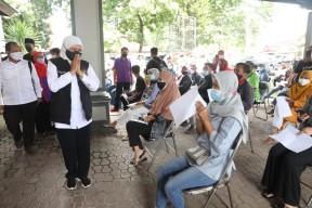 Gubernur Khofifah Pastikan Vaksinasi di Kampus Unej Tak Ganggu Kuota Vaksin Pemda