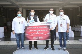 Bank Jatim Serahkan Bantuan Antigen ke Pemkot Surabaya