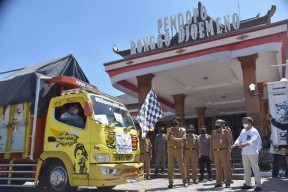 Bupati Madiun Ahmad Dawami Lepas Bantuan Beras PPKM Untuk Warganya