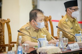 Bupati Jember Hendy Paparkan PPKM Darurat kepada Sekda Provinsi Jatim