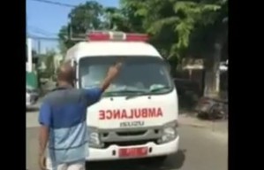 Viral Camat di Surabaya Nekat Kemudikan Ambulan, Tapi Tak Bisa Nyalakan Sirine