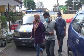 Pasutri Tukang Tipu Diringkus Polisi di Pos Penyekatan Leces