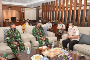 TNI AL Siapkan 3.000 Dosis Vaksin untuk Warga Lamongan