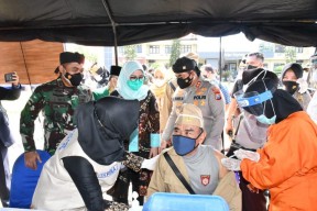 Bupati Mojokerto Ikfina Pimpin Tracing di Wilayahnya