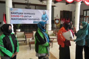 Ojol Perempuan di Sidoarjo Dapat Bantuan dari PKK