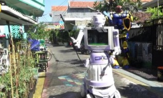 Cegah Penularan Covid-19, Warga Tembok Gede Surabaya Rakit Robot untuk Penyemprot Disinfektan