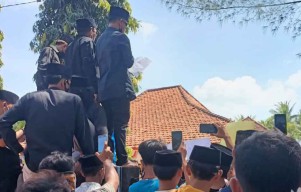 Ucapan Camat Dinilai Provokatif, Masyarakat Geruduk Kantor Kecamatan Batang Batang Sumenep
