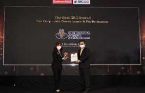 Dirut PT Petrokimia Gresik Terima Penghargaan The Best CEO