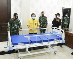 Petrokimia Gresik Bantu Tempat Tidur Pasien Untuk RST Soepraoen Malang