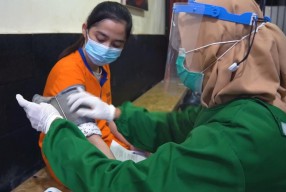 Penghuni Penjara di Gresik Disuntik Vaksin