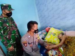 Nenek Tunanetra di Gresik Tinggal Sebatang Kara, Jual Rumah Demi Penuhi Kebutuhan Hidup