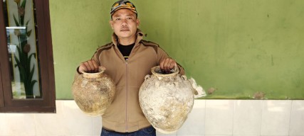 Keberadaan BB Guci yang Hilang Mulai Ditemukan, Nelayan Bawean Serahkan Lewat Kasun Tanjunganyar