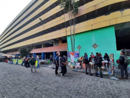 Trik Pedagang Elektronik Hitech Mall Surabaya Tarik Pelanggan, Jualan di Halaman Layaknya PKL