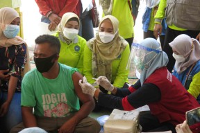 Dinkes dan Tim Penggerak PKK Kabupaten Sidoarjo Gelar Vaksinasi Warga Terpencil