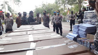 Tunjang Penanggulangan Covid-19, Polres Tulungagung Distribusi Perlengkapan untuk Kampung Tangguh