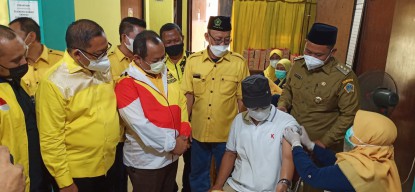 Golkar Gresik Gelar Vaksinasi Masal Dosis Pertama Bagi Masyarakat Umum