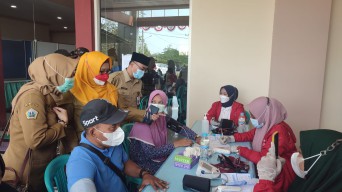 Bantu Tercapainya Herd Immunity, IKAPMII Gresik Gelar Vaksinasi Sebanyak 2.000 Dosis
