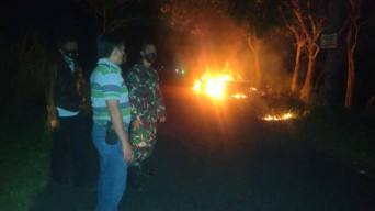 Saat Jalan-jalan Bersama Keluarga, Mobil Warga Tulungagung Terbakar Akibat Korsleting Listrik