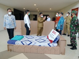 Dapat Sumbangan 500 TT, Bupati Ajak Pasien Covid-19 Boyongan ke Tempat Isoter di Gejos