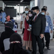 Bupati Hendy Pantau Langsung Vaksinasi Covid-19 di Sekolah Perempuan Jember