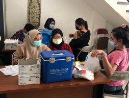 HMI Cabang Surabaya Gelar Vaksinasi, Salah Satu Sasarannya Adalah Para Waria