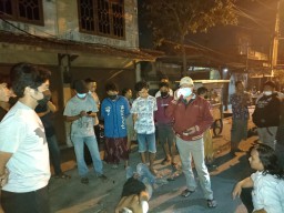 Gemas, Warga Hajar Pencuri Motor di Taman Sidoarjo