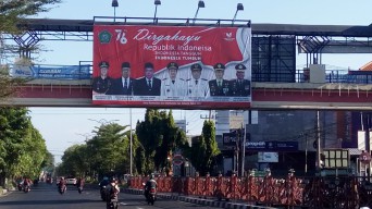 Waduh! Baliho Dirgahayu RI di Sidoarjo Salah Tulis