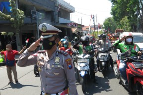 Berhenti Sejenak, Para Pengendara di Sidoarjo Diajak Mengenang Detik-detik Proklamasi 76 Tahun Silam