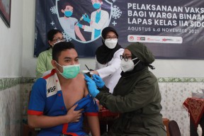 Para Narapidana Lapas Kelas II A Sidoarjo Mulai Jalani Vaksinasi Covid-19