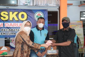 Wakil Bupati Lumajang, Indah Amperawati Serahkan Bantuan Sosial Tunai