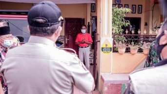 Bupati Jember Blusukan ke Kampung Semangati Warganya Yang Isoman