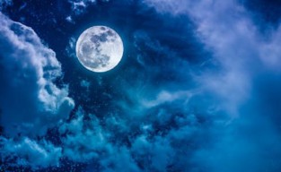 Yuk Lihat Ke Langit Malam Ini, Saksikan Fenomena Bulan Biru Sampai Subuh