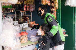 Gojek Bagikan Lagi Bantuan Belanja Sembako 25 Miliar untuk Mitra Driver Aktif  di Seluruh Indonesia