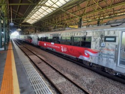 Sambut HUT RI Ke-76, KAI Pasang Livery di Gerbong