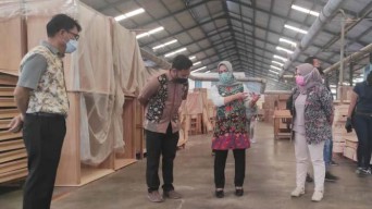 Wali Kota Mojokerto Apresiasi Pebisnis Mebel Masih Bertahan