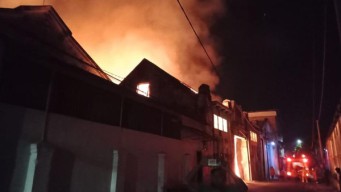 Gudang Kayu Krembangan Barat Surabaya Terbakar