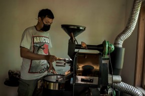 Pemuda Lumajang Ini Getol Pasarkan Kopi Gucialit Yang Uenak Aromanya