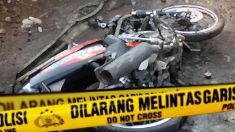 Ketika Shogun Seruduk Motor di Depannya, Biker Bangkalan Bablas