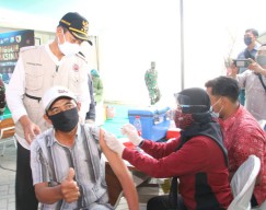 Nakes di Lamongan Mulai Disuntik Vaksin Dosis Ketiga