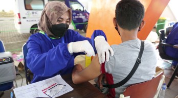 Pertamina Foundation dan Universitas Pertamina Akselerasi Program Vaksinasi untuk Masyarakat Rentan