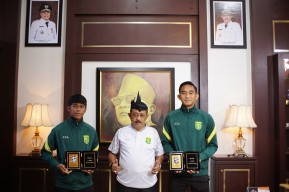 Perjuangan 2 Pamain Muda Persebaya, Dilarang Orang Tua Main Bola hingga Jualan Es Batu