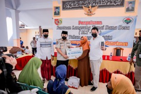 Bupati Jember Bagikan BLT DD kepada Warga Desa Bagorejo