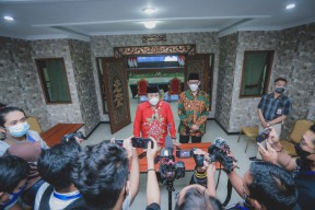 Disambati Warga Soal Tambak Udang di Pesisir Pantai, Bupati Jember Akan Cek Izin-izinnya